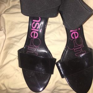 Black high heels size 8
